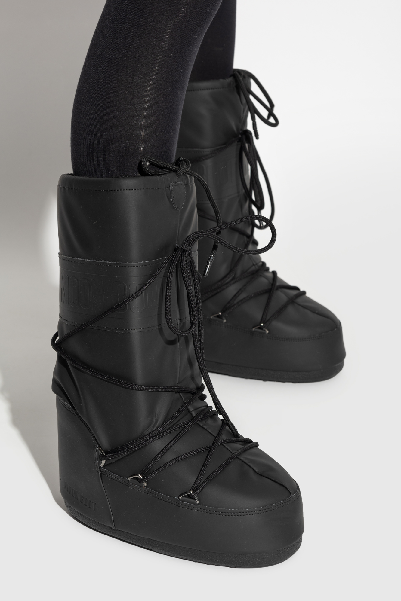 【Moon Boot】アイコンロースノーブーツ Moon Boot Icon Low Nylon Boot | Urban Outfitters Canada